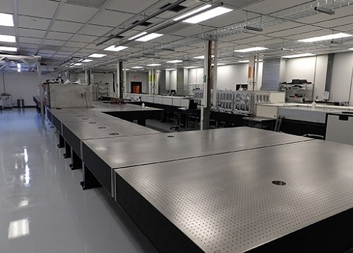 拼接光學(xué)平臺(圖7) 拼接光學(xué)平臺(圖7)